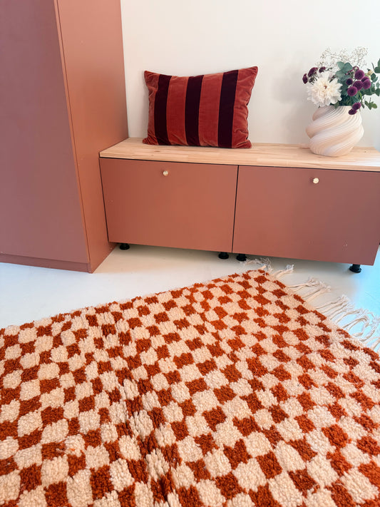 Tapis berbère à damier blanc miel 1,5m x 1m